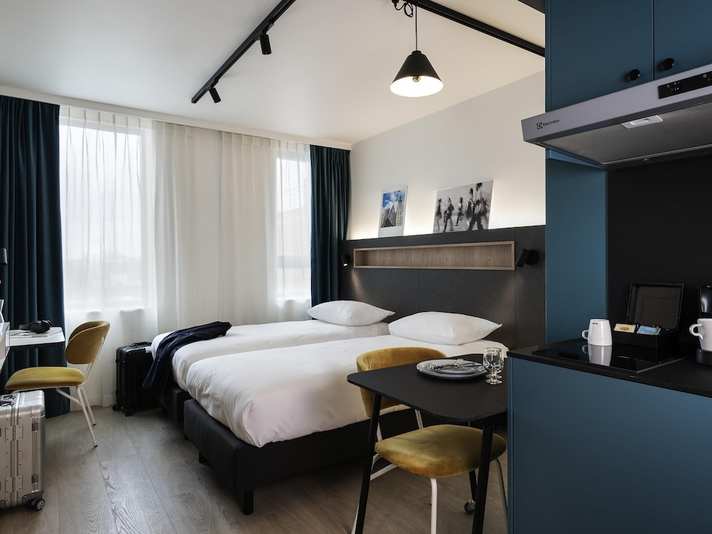 Studio, Twin Beds
