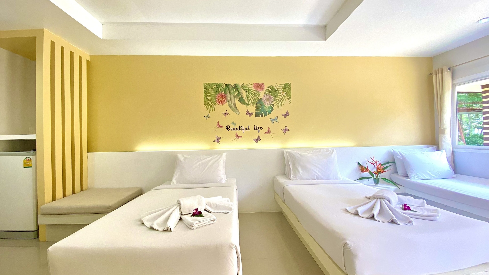 DELUXE, TWIN BEDS