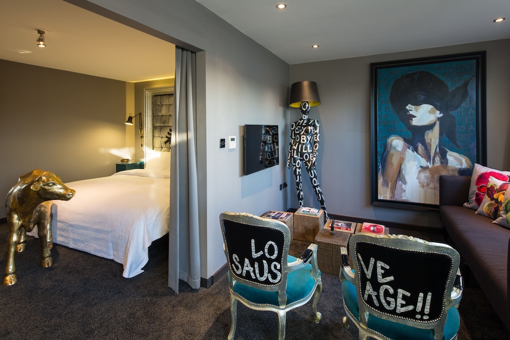THE EXHIBITIONIST HOTEL 38/69
