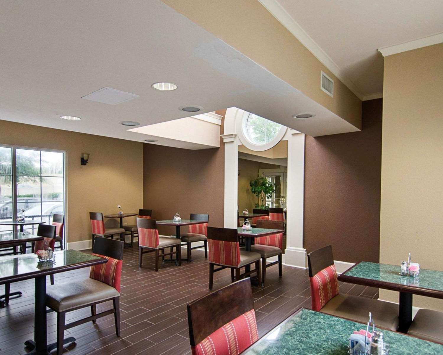 Quality Inn & Suites Little Rock West 20/22