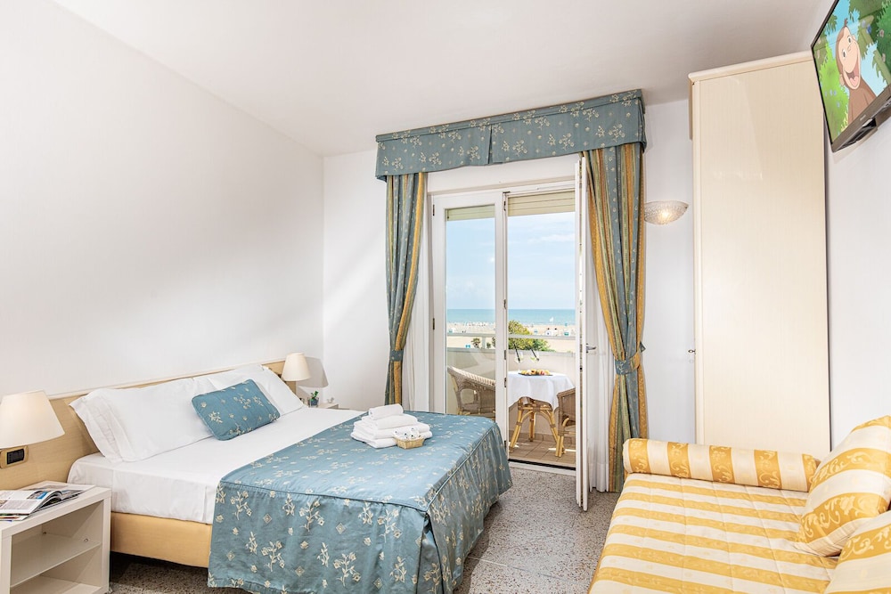 Karinzia Hotel 8/76