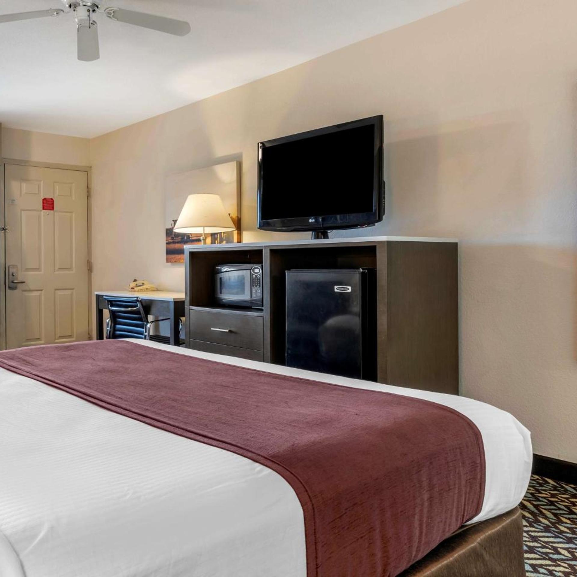 غرفة ديلوكس بسرير كينج بجاكوزي، Best Western Orchard Inn 2/5