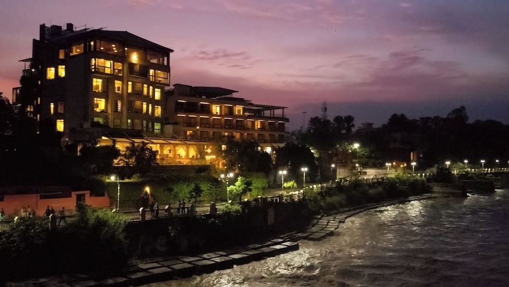 Ganga Kinare A Riverside Boutique Hotel 2/50