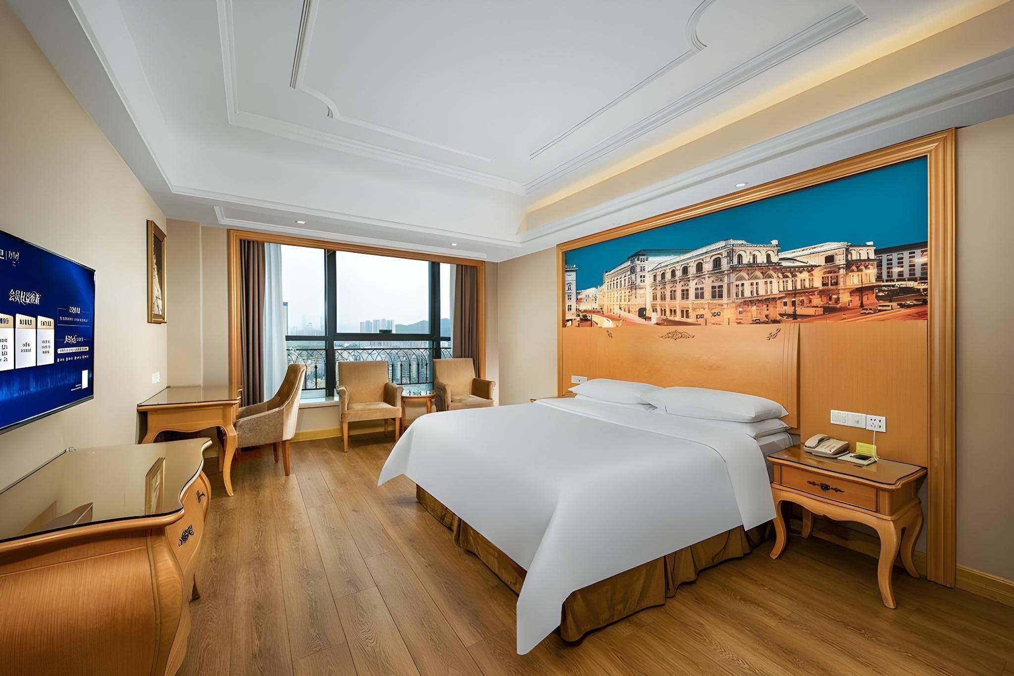 Deluxe, Queen Bed