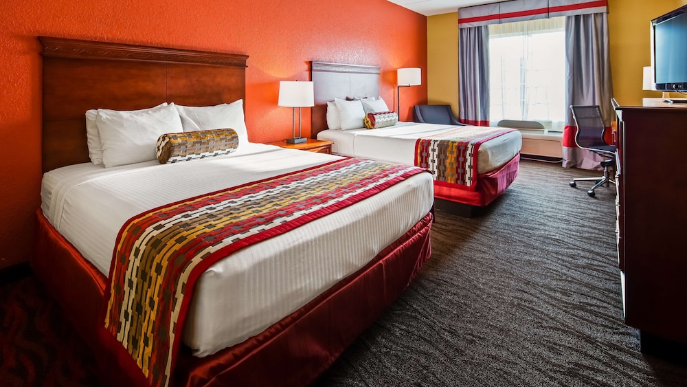 Executive Inn & Suites 10/39