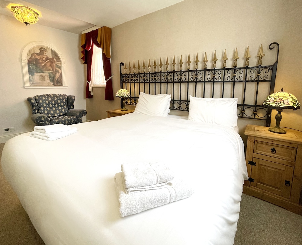 Dukes Folly Hotel 24/49