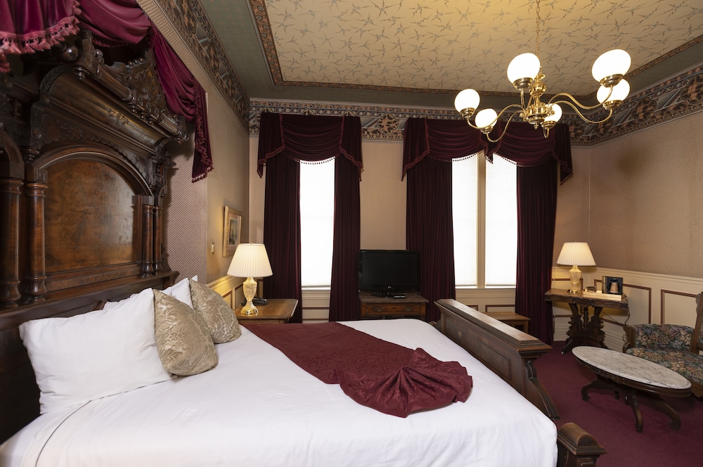 HISTORIC STRATER HOTEL 27/68