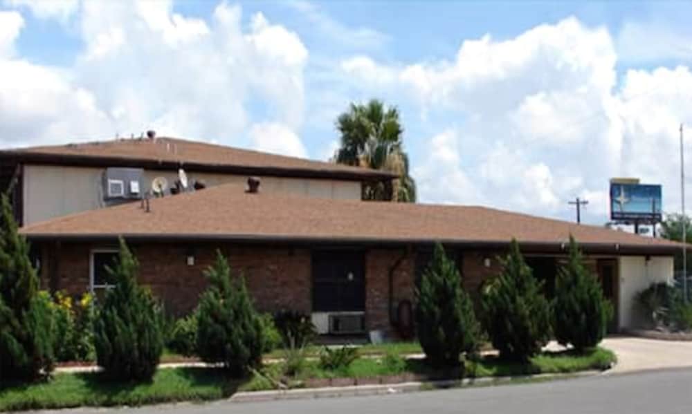 Lockhart Inn 2/48