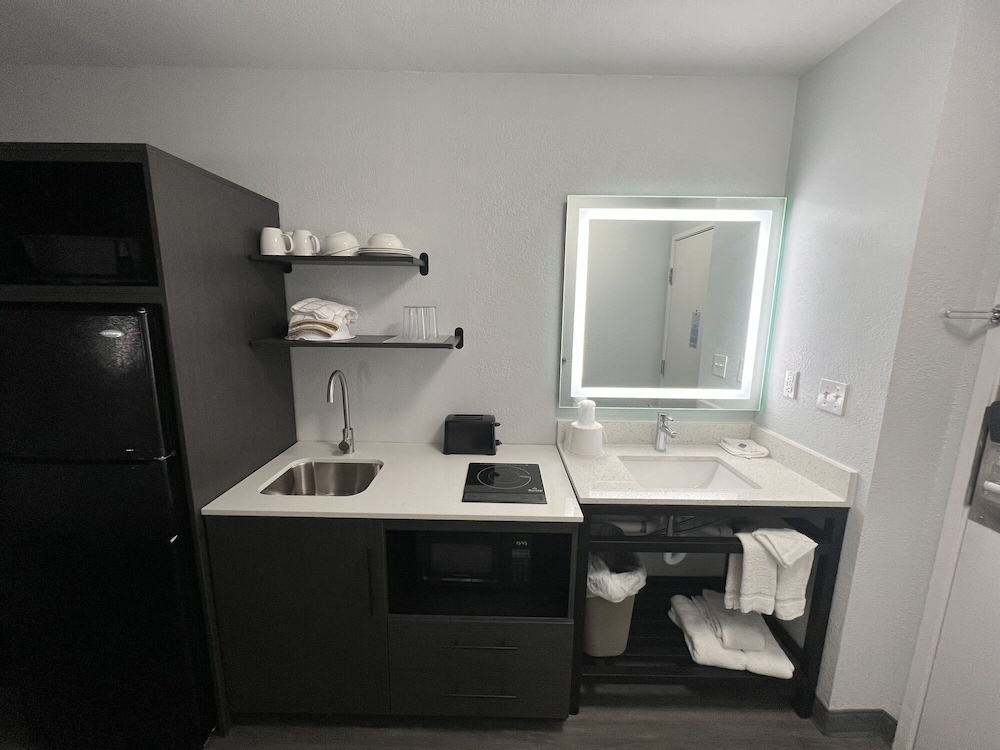 Studio6 Altoona, IA - Des Moines East 60/60