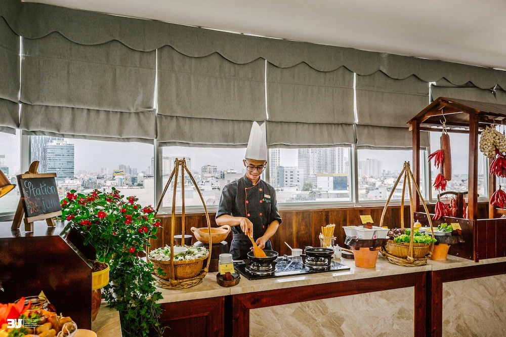 Happy Life Grand Hotel and Sky Bar 10/74