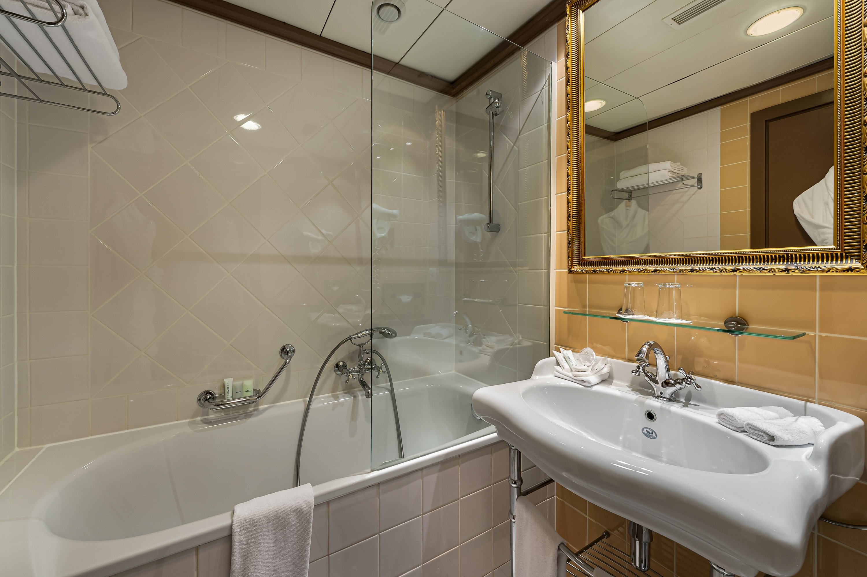 Royal Manotel 44/50