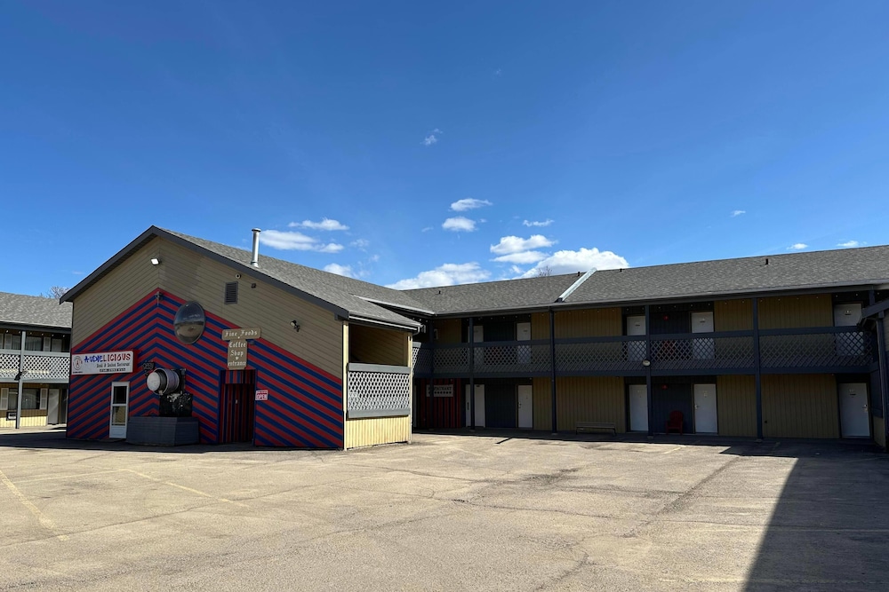 Travelodge by Wyndham Chetwynd 3/42