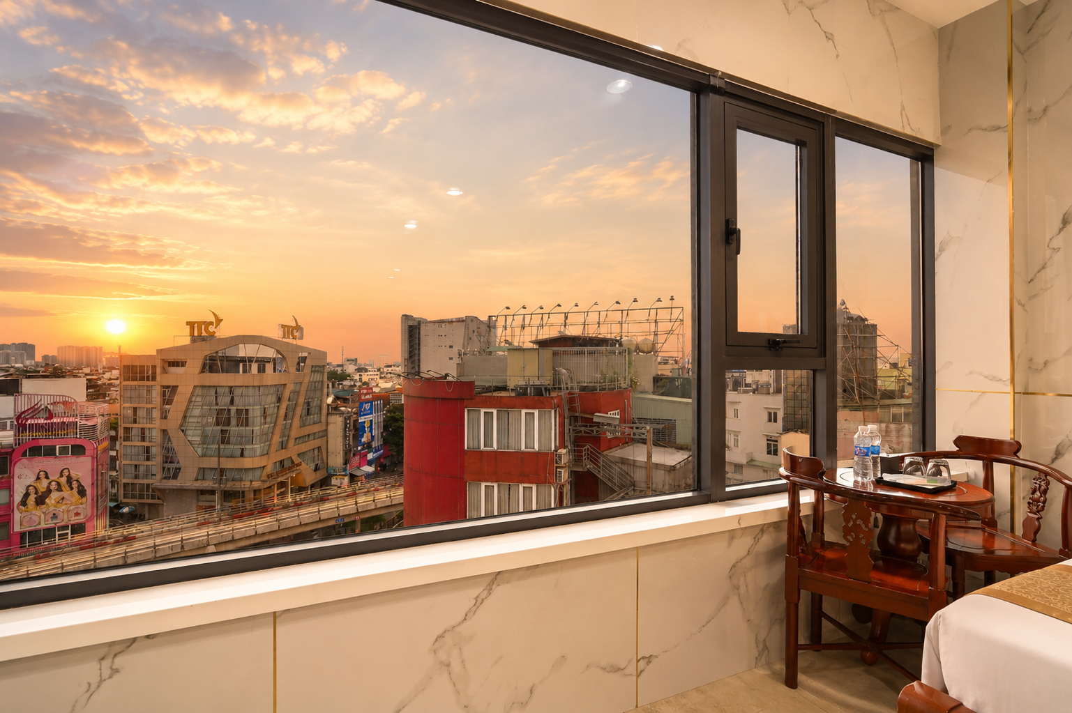 Red Sun Airport Saigon Hotel 25/40