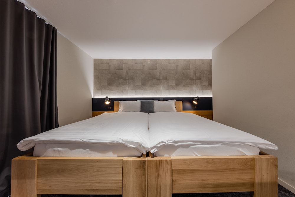 Villars Lodge 16/50