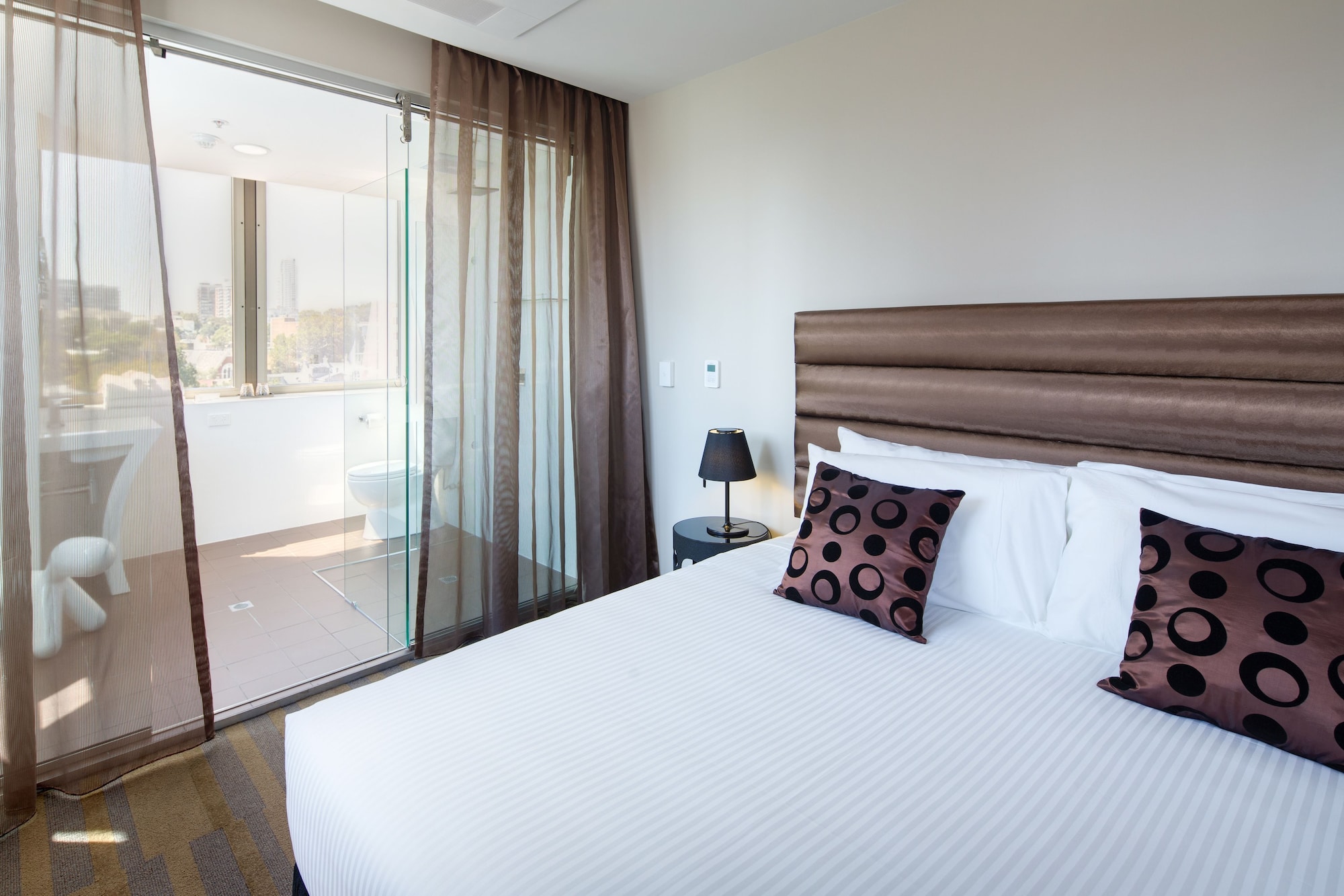ROOM, KING BED