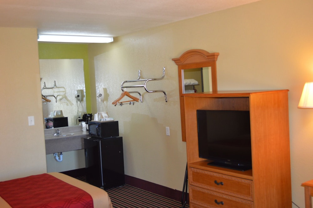 Econo Lodge Lake Charles University Area 44/48