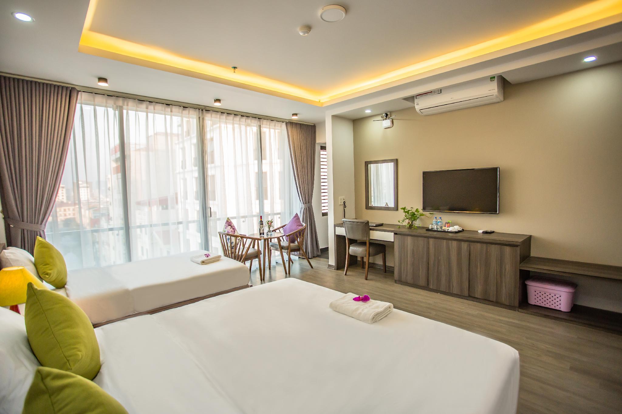 City, Suite, Twin Beds, 1 Queen and 1 Single Bed