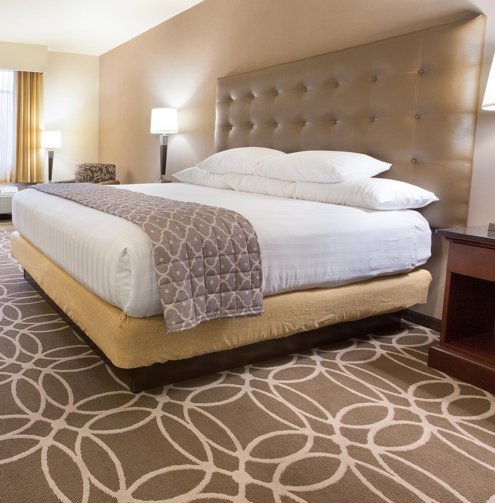 Drury Inn and Suites Louisville North 15/35