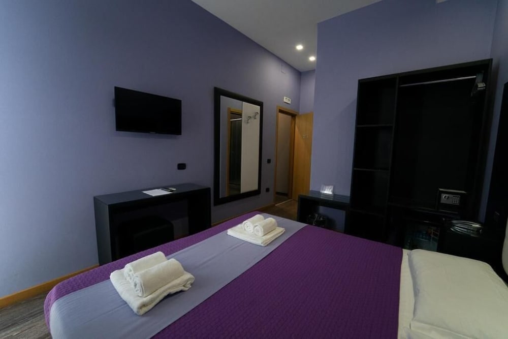 Business, Double Bed