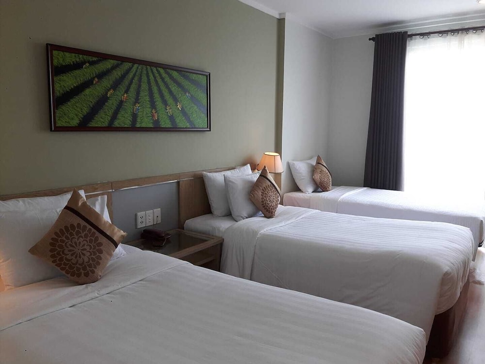 DELUXE, TRIPLE, 3 BEDS, PARK VIEW