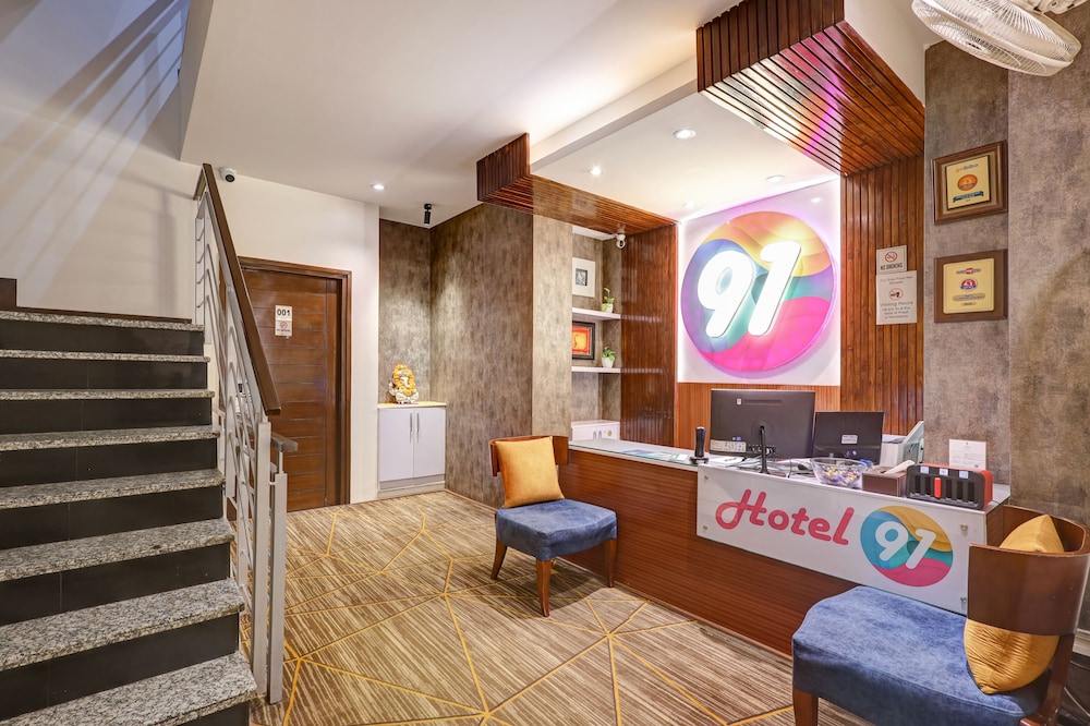 Stately Suites, Golf Course Road 38/58