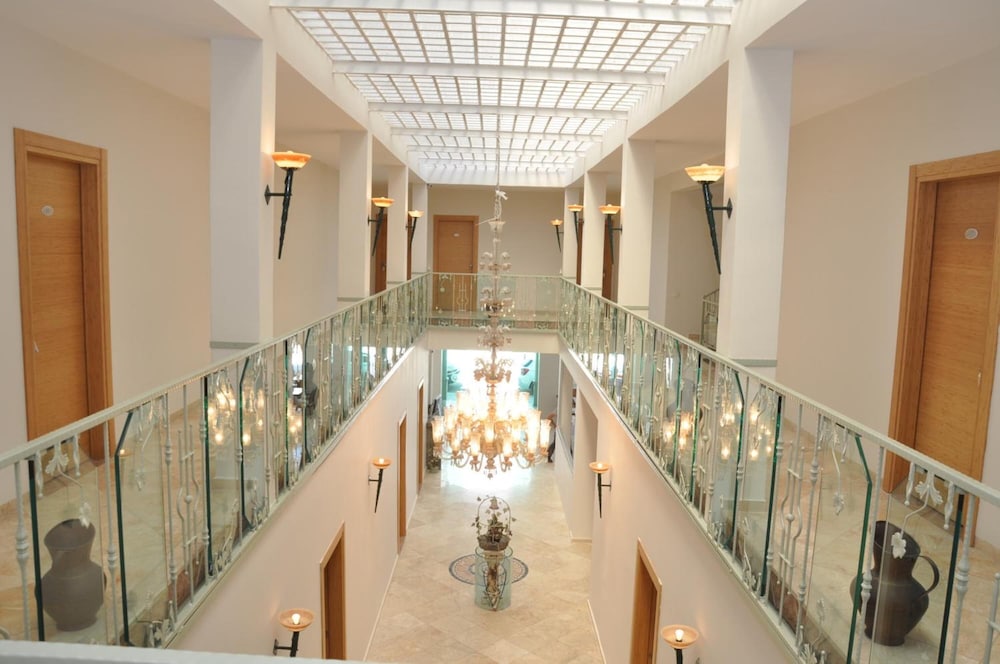 The Hotel 48 38/49