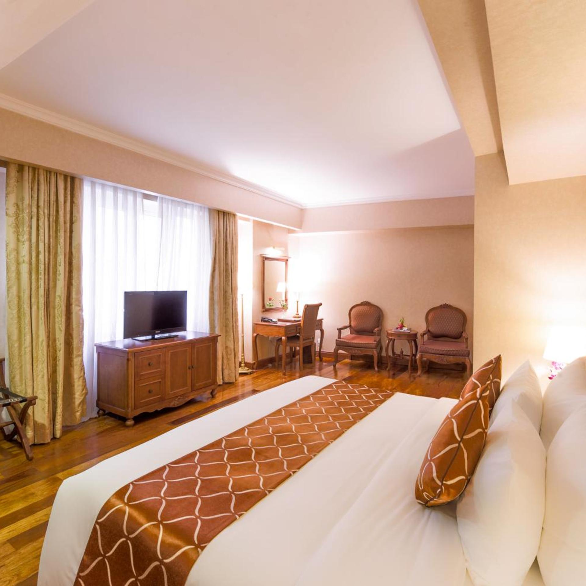 Deluxe, King Bed, Inner Courtyard or Courtyard View