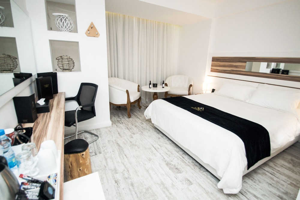 The Ciao Stelio Deluxe Hotel - Adults Only 18/65