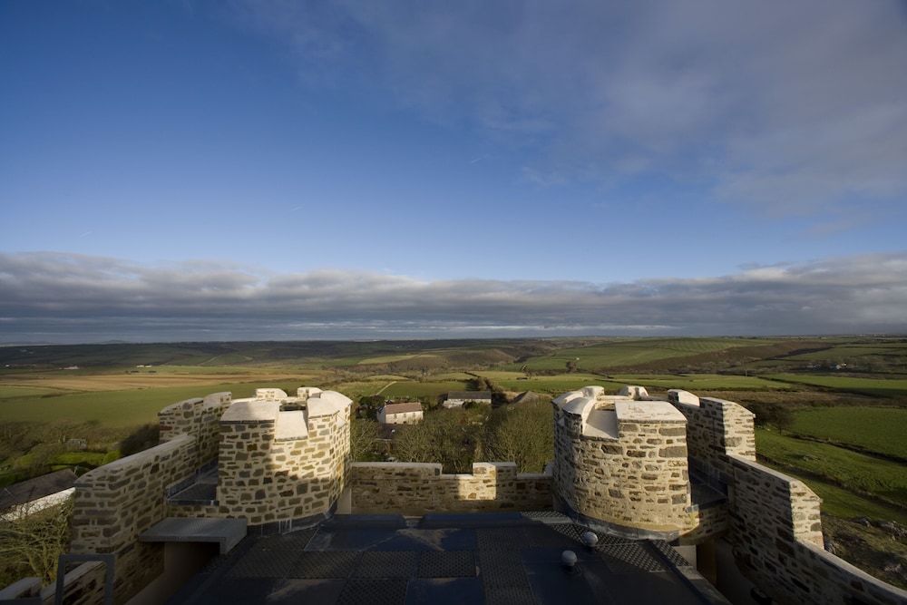 Roch Castle Hotel 14/22