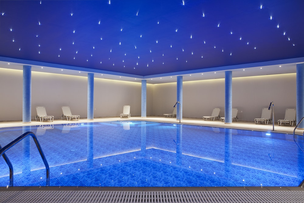 Sovereign Beach Hotel 24/50