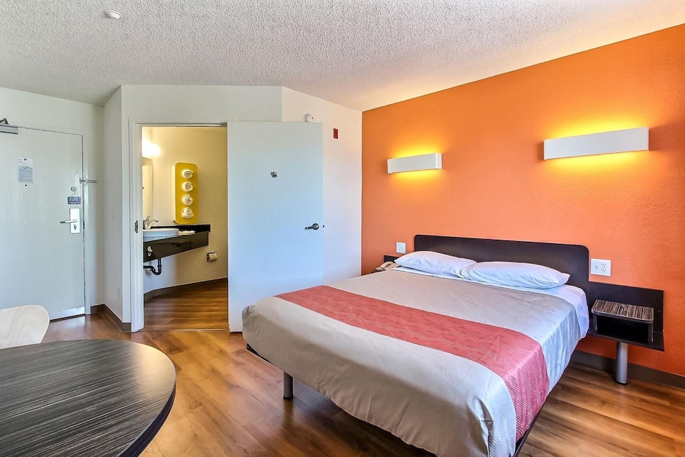 Motel6 Gilroy, CA 40/56