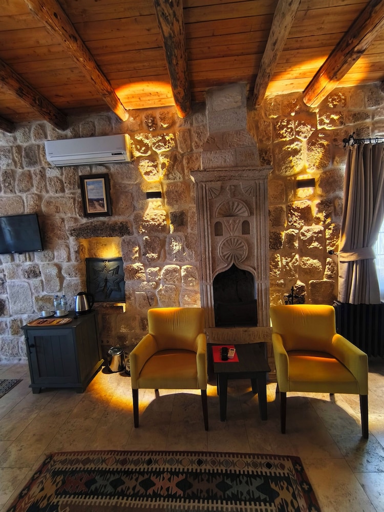 Acropolis Cave Suites 31/50