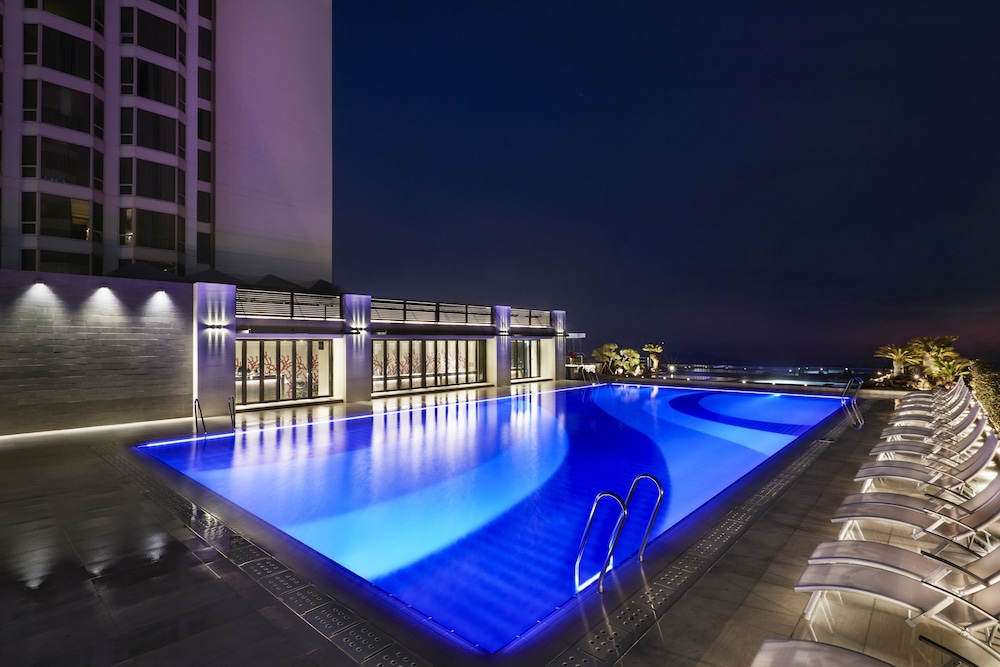 Paradise Hotel Busan 36/75