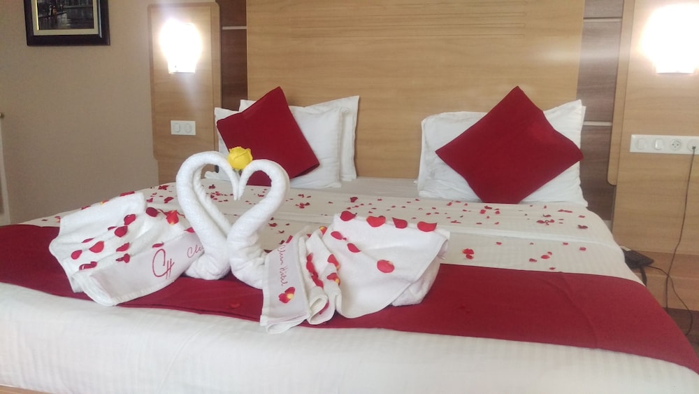 CLEAN HOTEL 32/62