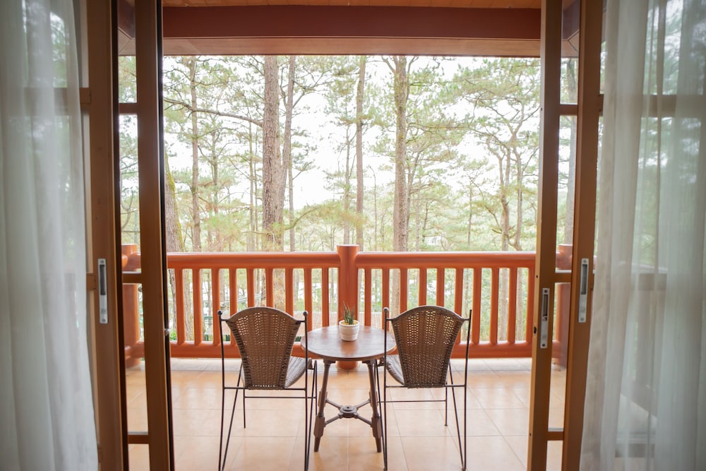 The Forest Lodge At Camp John Hay 54/75