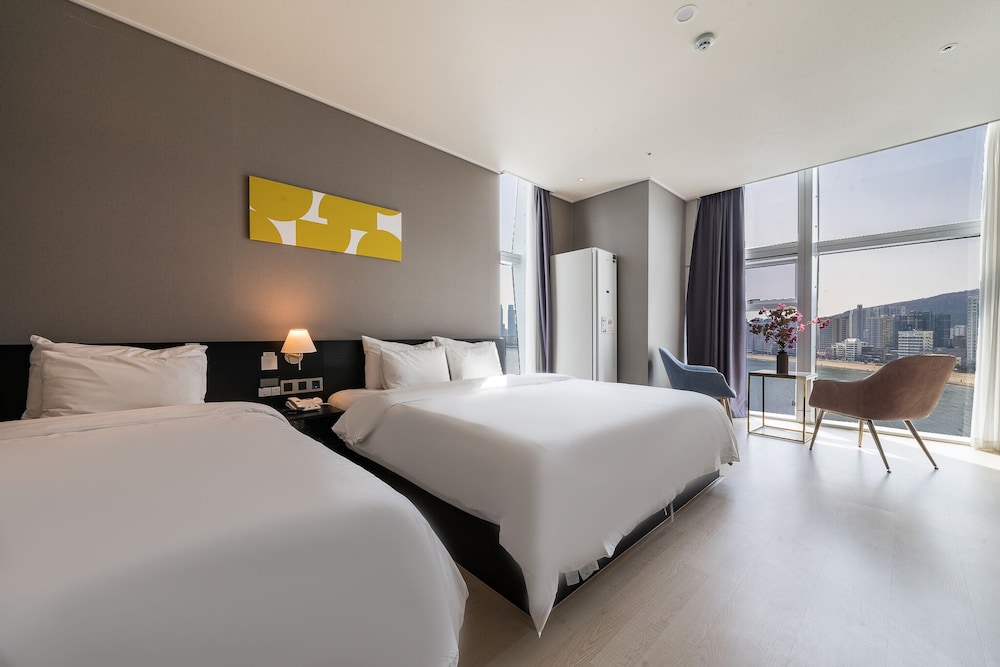Signature, Ocean, Suite, 1 Double and 1 Single Bed