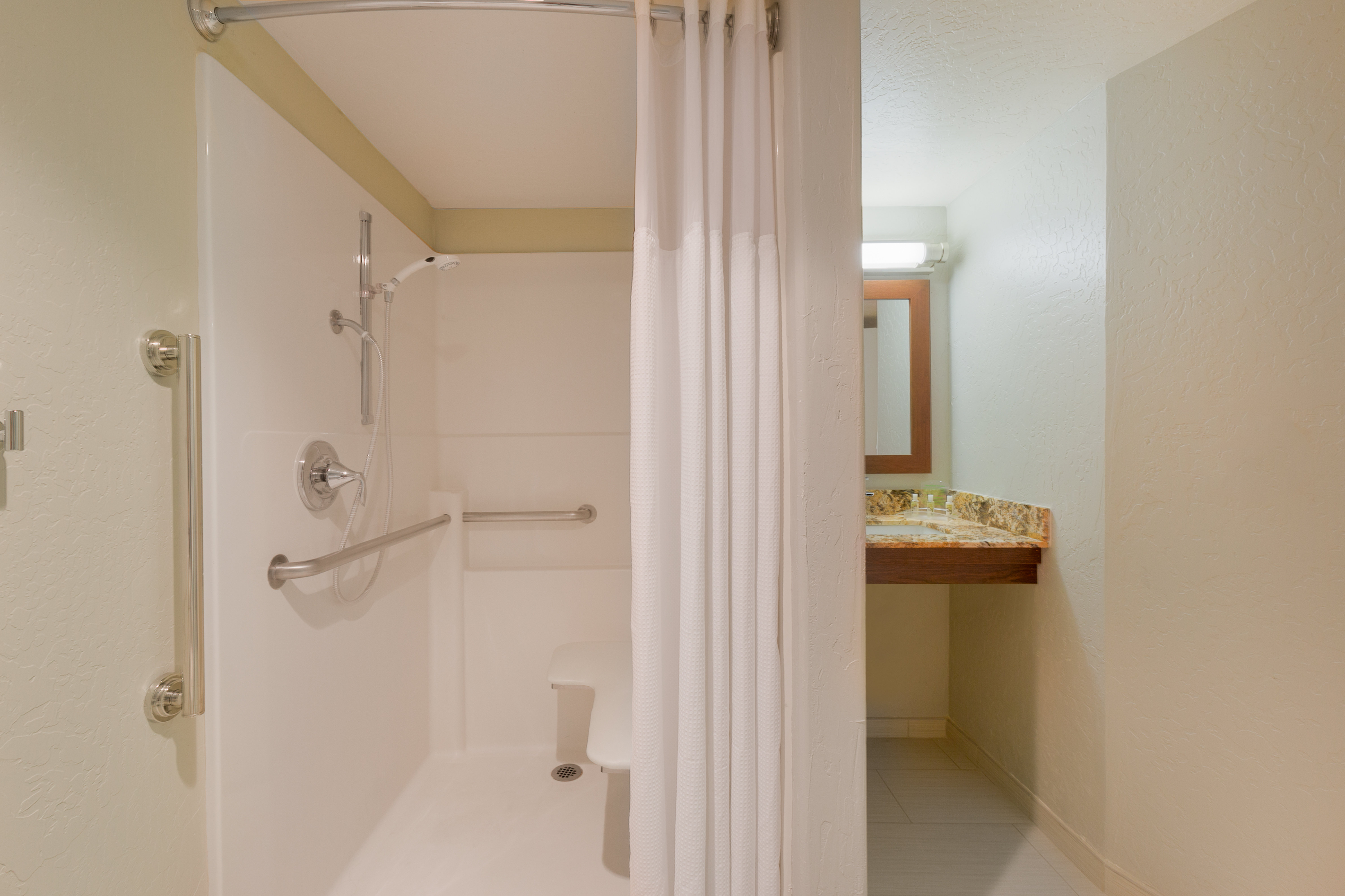 Holiday Inn Resort the Lodge At Big Bear Lake An Ihg Hotel 50/50
