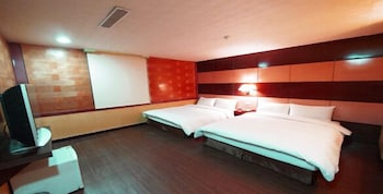Fuchia Hotel 7/40
