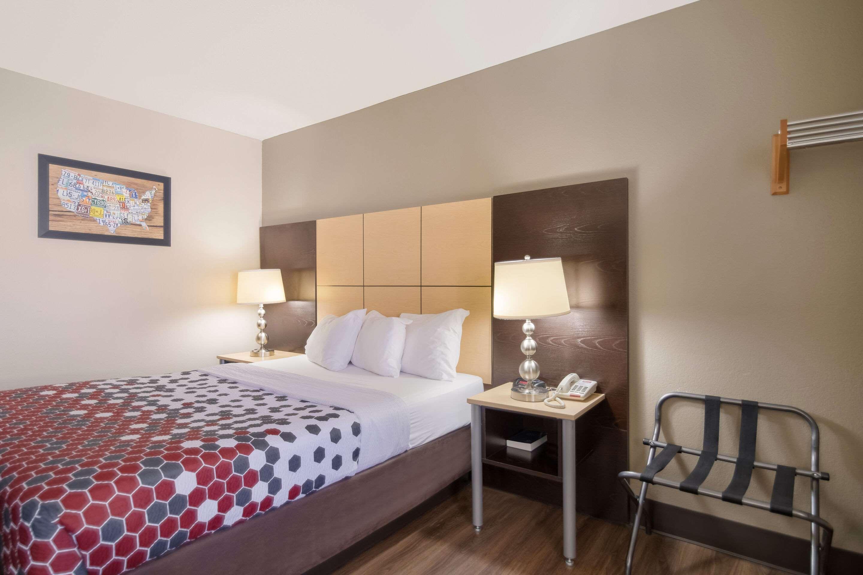 Senior, Queen Bed