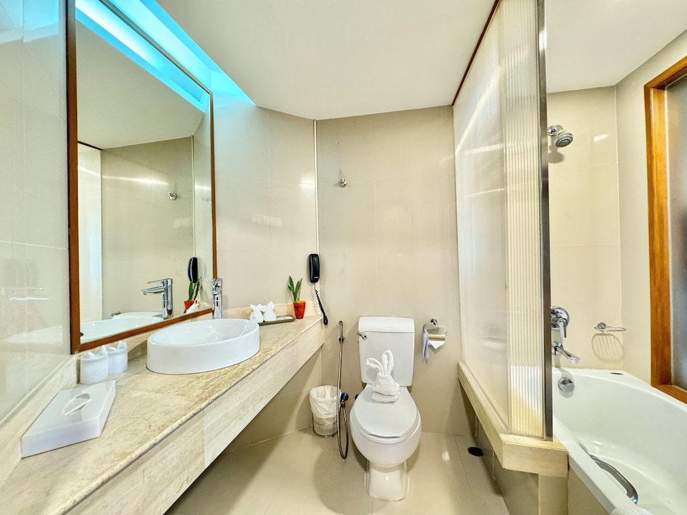 PHUKET MERLIN HOTEL 67/67