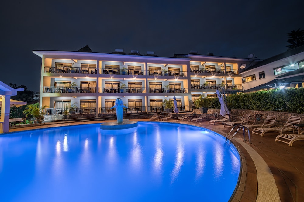 Dolphin Suites 5/63