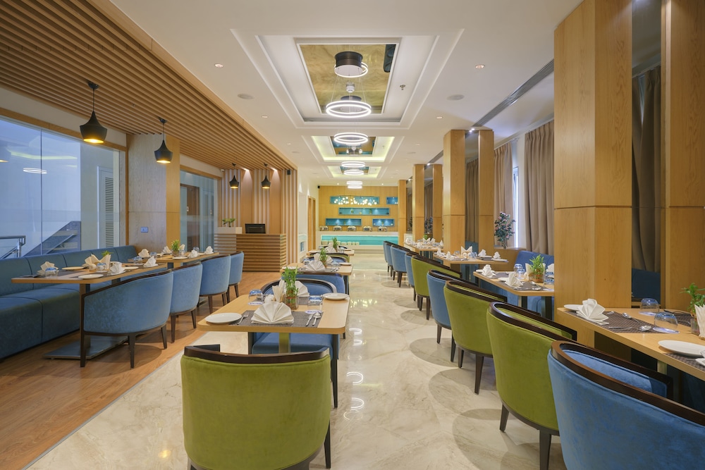 Blu Feather Hotel & Spa 56/69