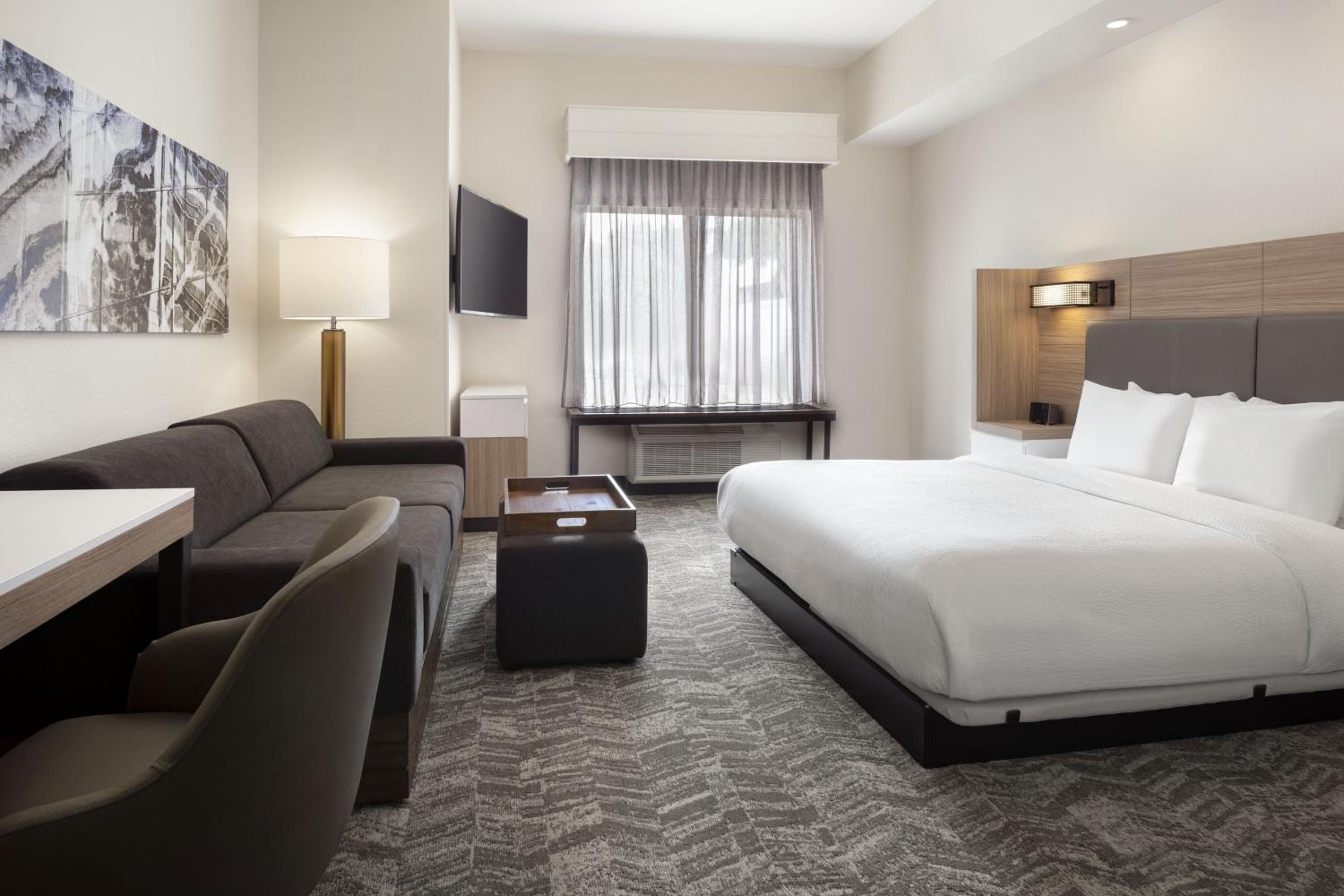 1 Bedroom, Executive, Suite, King Bed, Trundle Bed