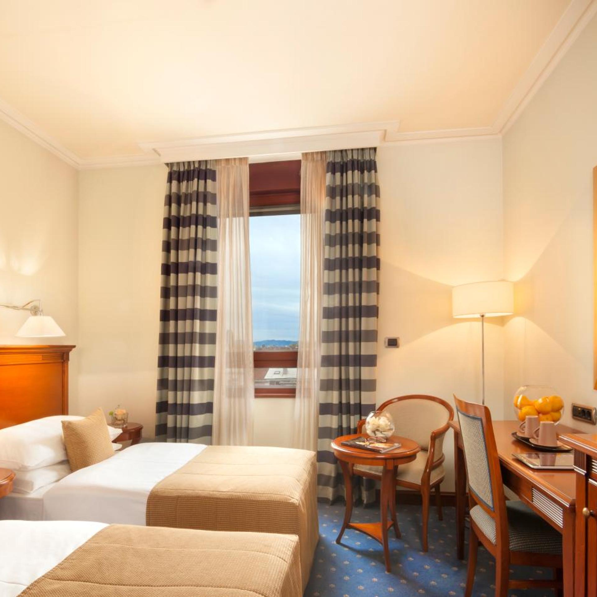 Room, Single Bed