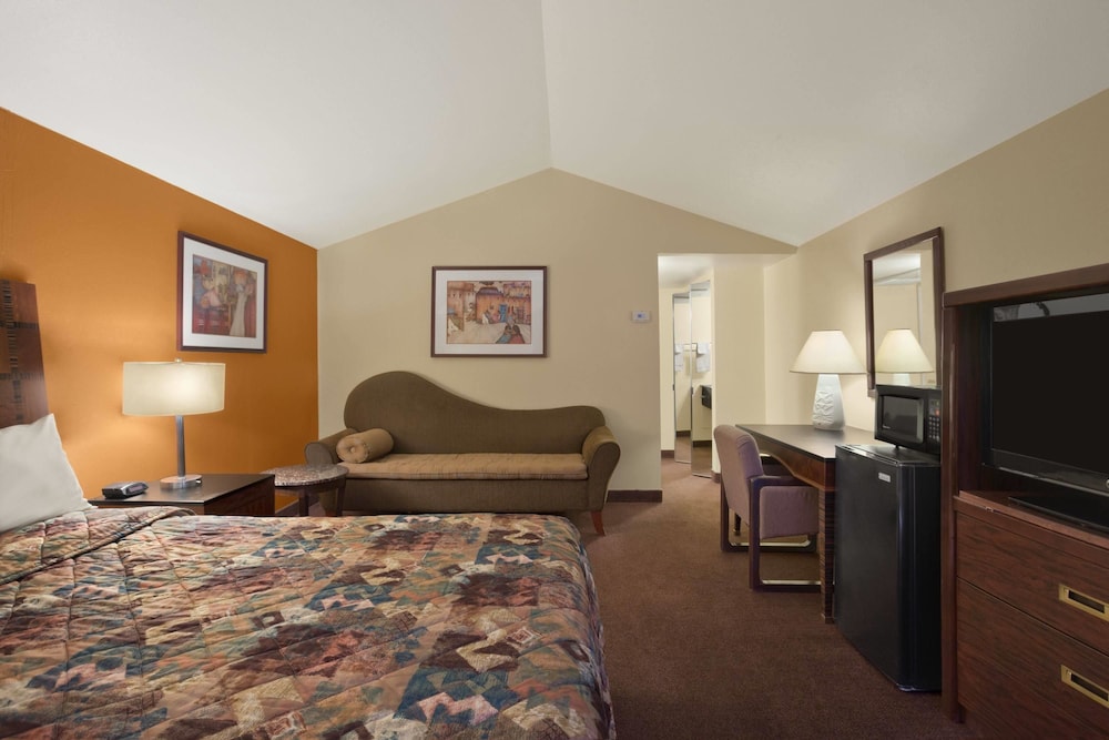 SureStay by Best Western Chambers Petrified Forest 8/17