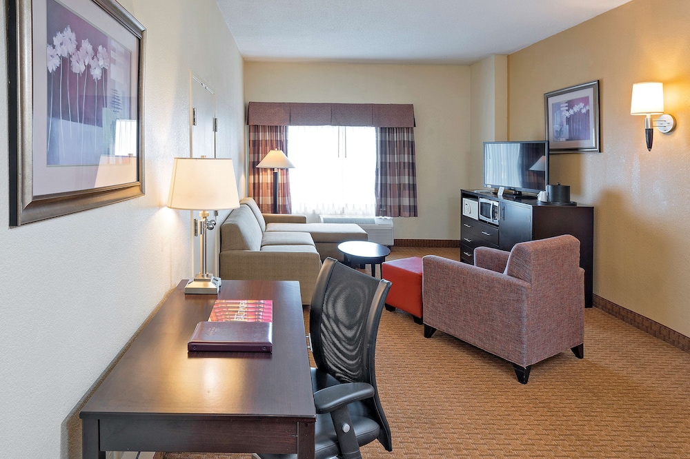 Best Western Plus Hotel & Conference Center 28/46
