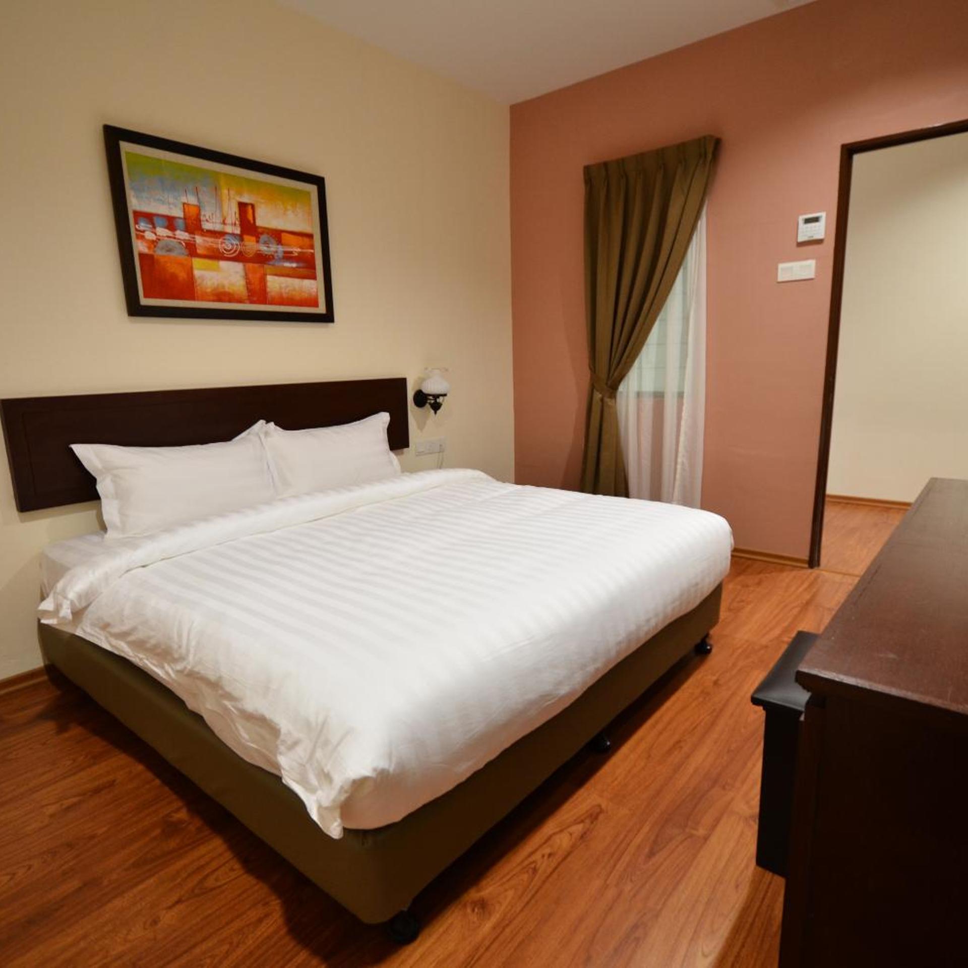906 Riverside Hotel 14/51