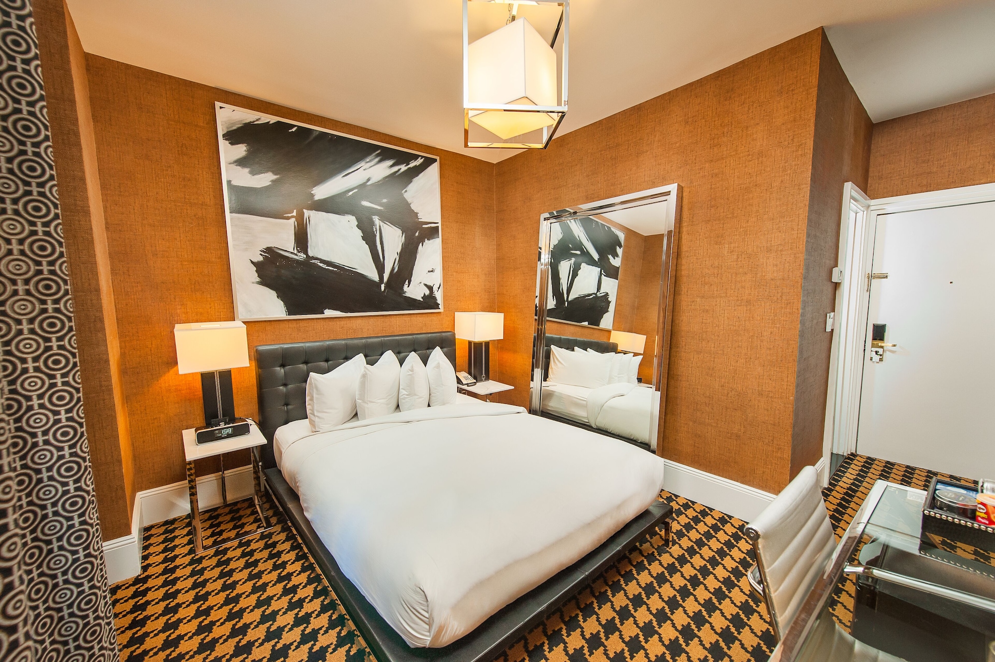 SUPERIOR, QUEEN BED, ACCESSIBLE