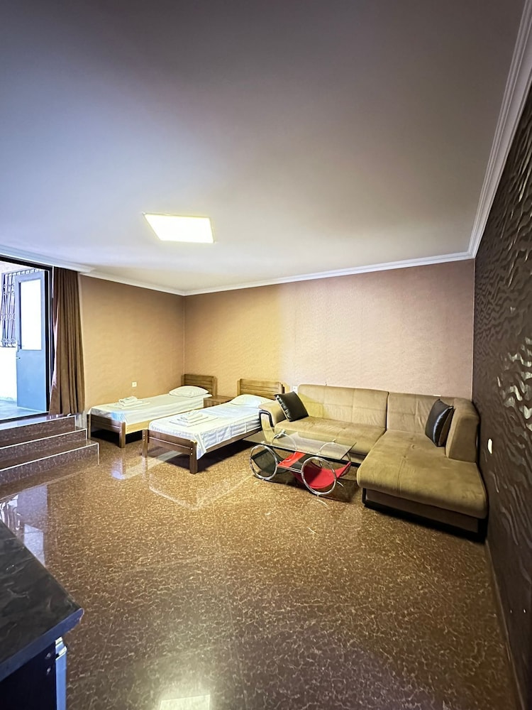 Piano Hotel 42/51