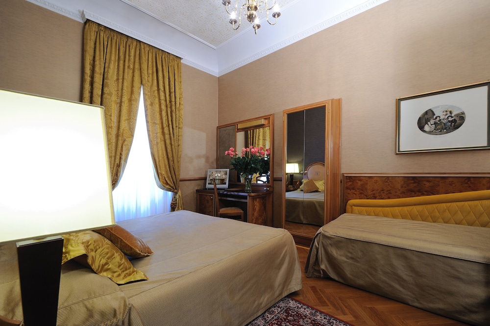 ROOM, TRIPLE